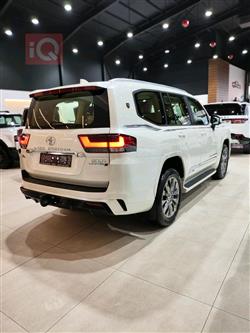 تۆیۆتا لاند کروزەر